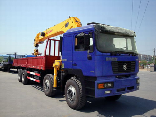 SHACMAN F2000 8×4 Crane Truck